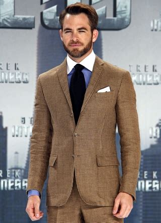 chris pine height and shoe size